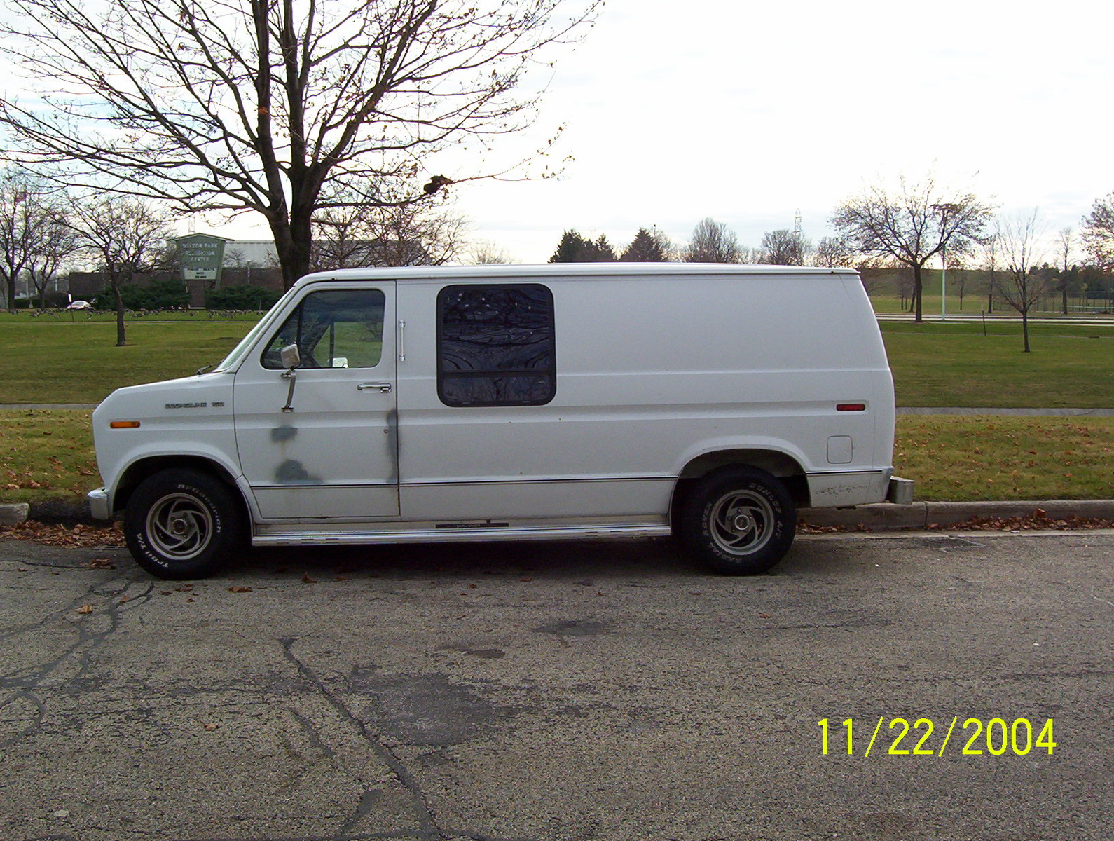 1999 Ford e150 curb weight