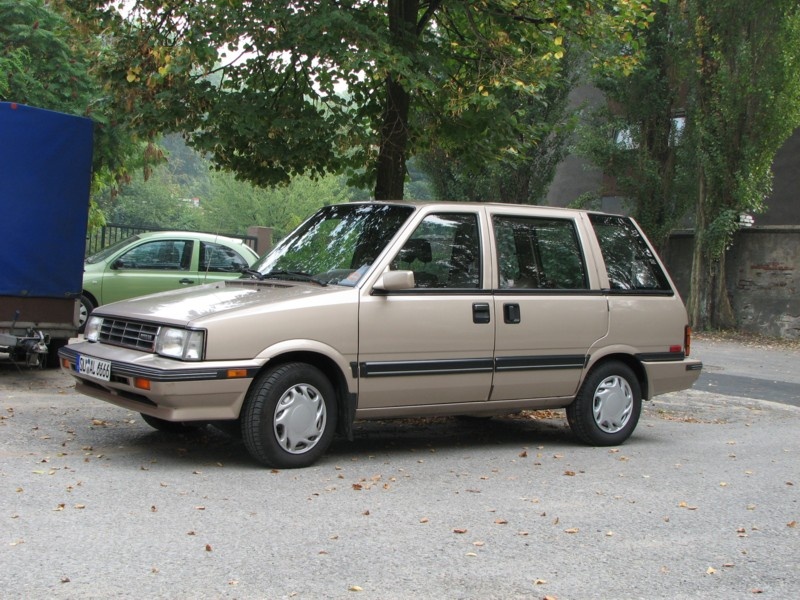 Nissan prairie 1994