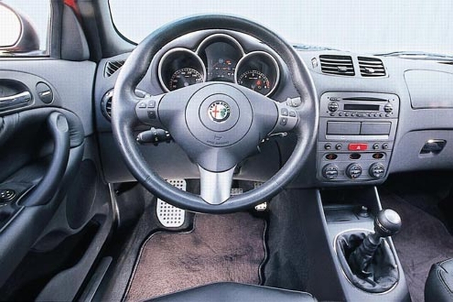 2002 Alfa Romeo 147 - Interior Pictures - CarGurus