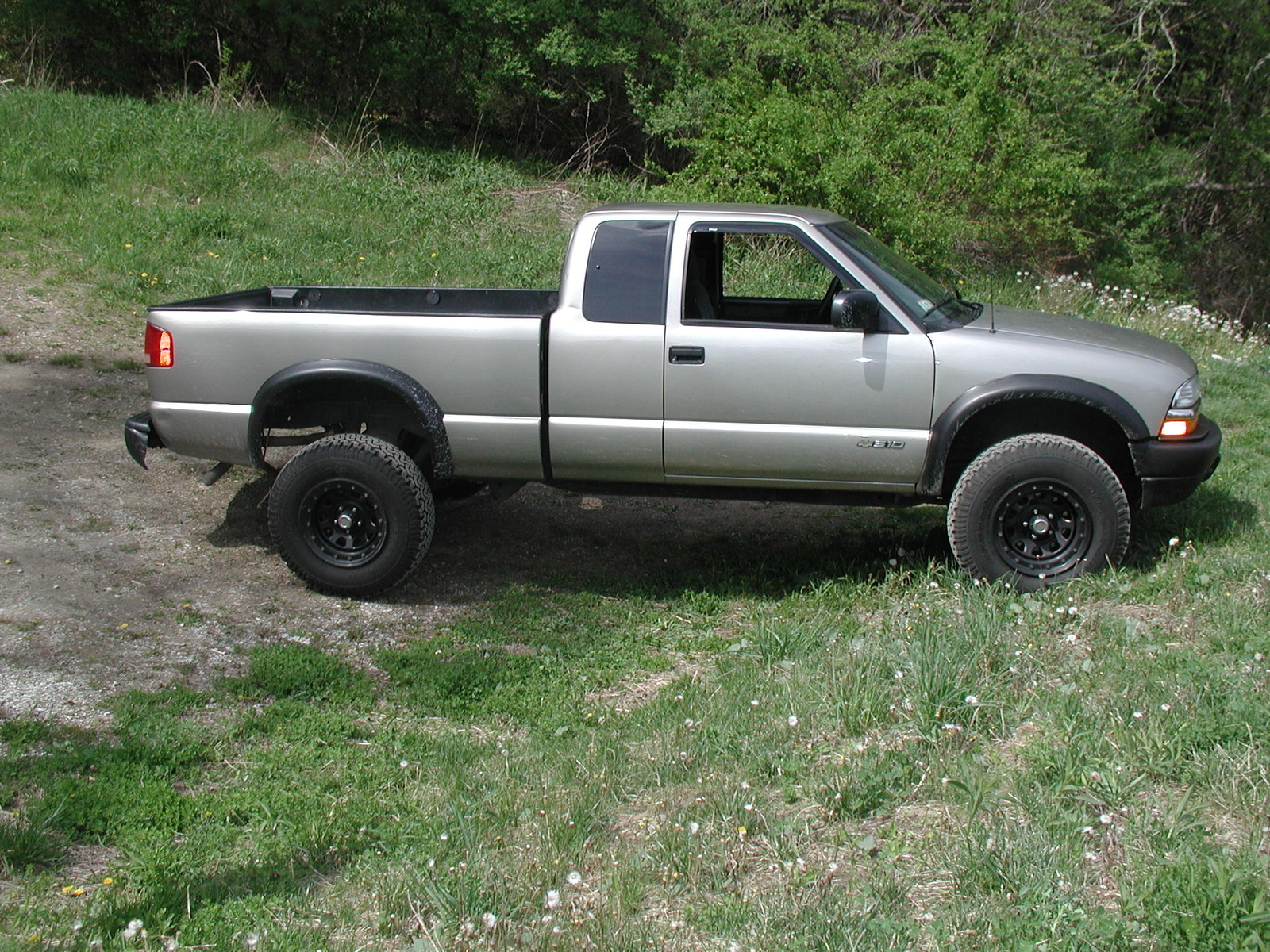 Chevrolet S-10 Questions - does my 2003 zr2 have the off road package