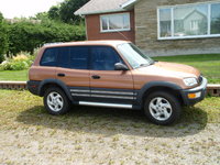 1998 Toyota RAV4 Overview 1998 Toyota RAV4 Overview