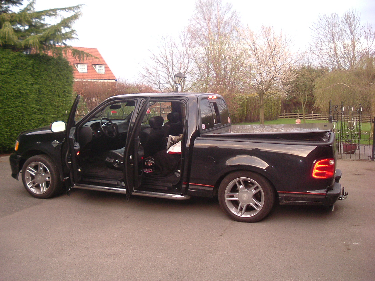 2001 Ford f150 harley davidson truck #6