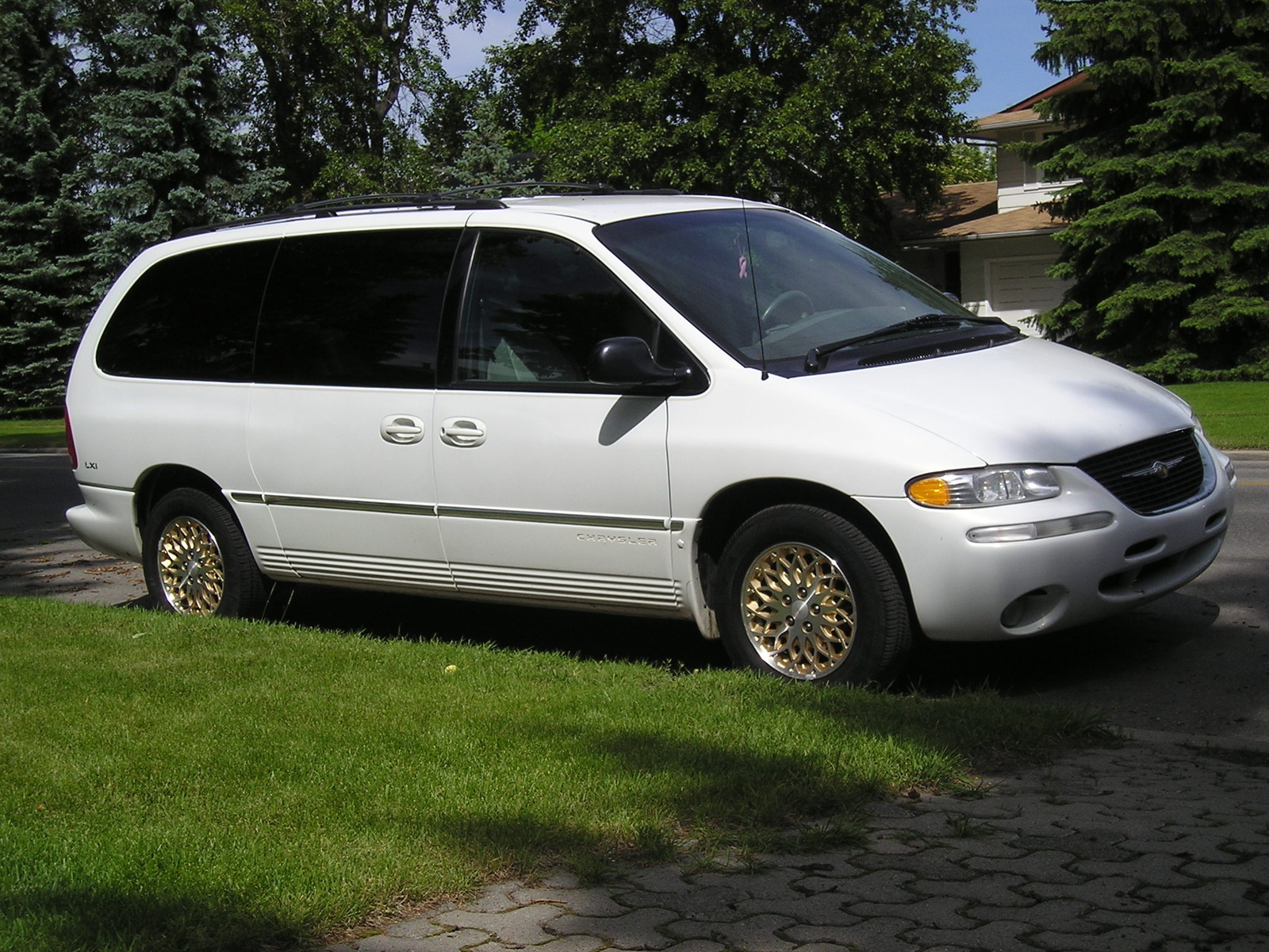 1996 chrysler town and country minivan