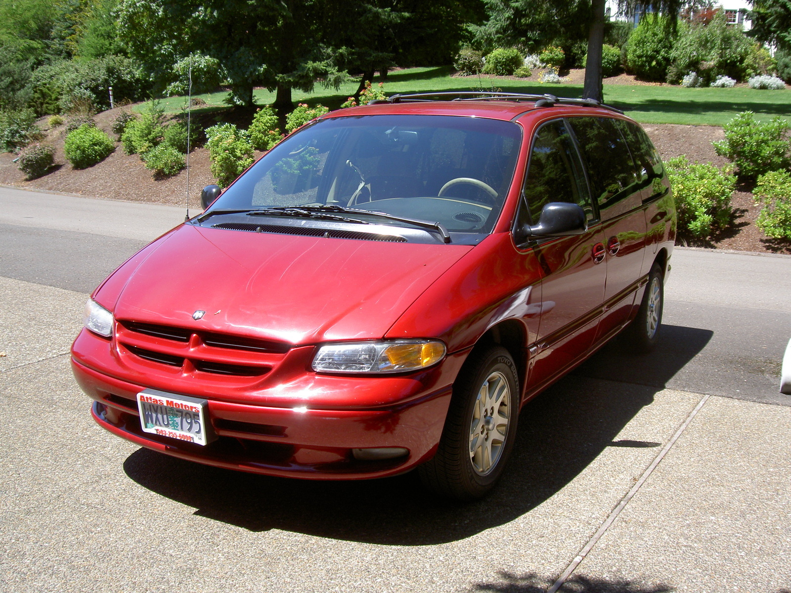 2000 dodge grand caravan 3.3 v6 gas tank size