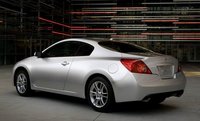 2009 Nissan Altima Coupe Overview