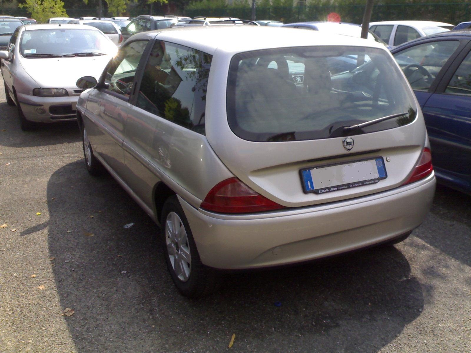 Lancia ypsilon 2002