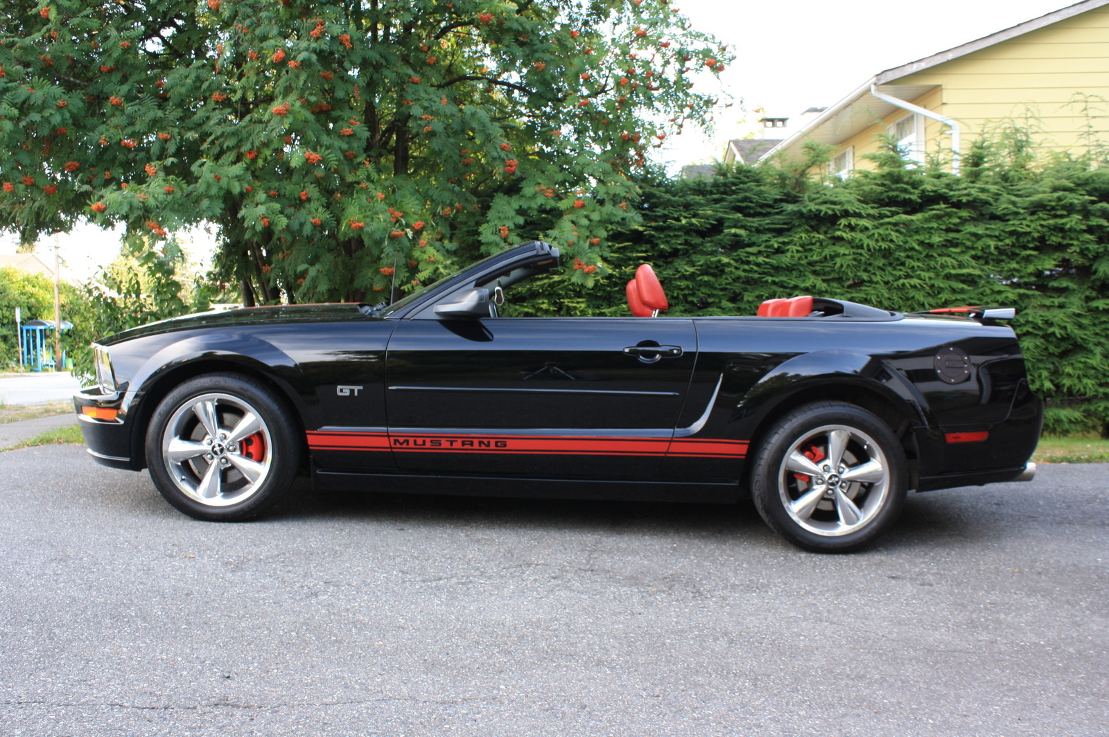 Blue book price 2005 ford mustang convertible #1
