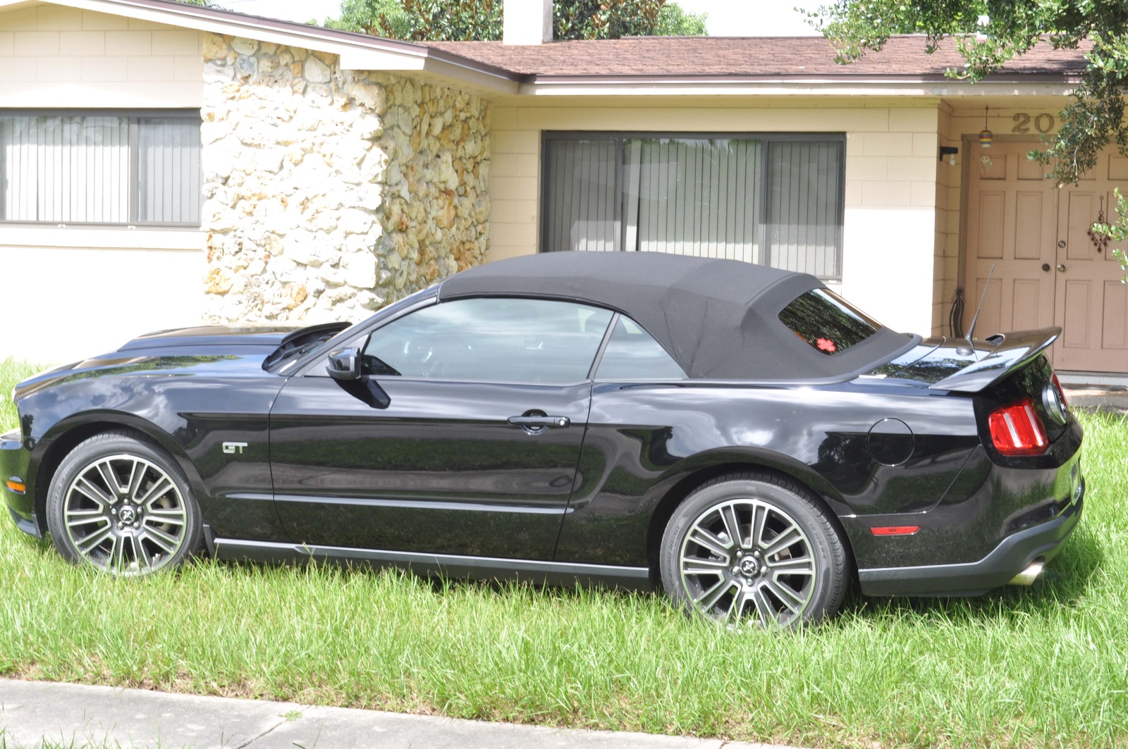 2010 Ford mustang v6 premium convertible specs #7