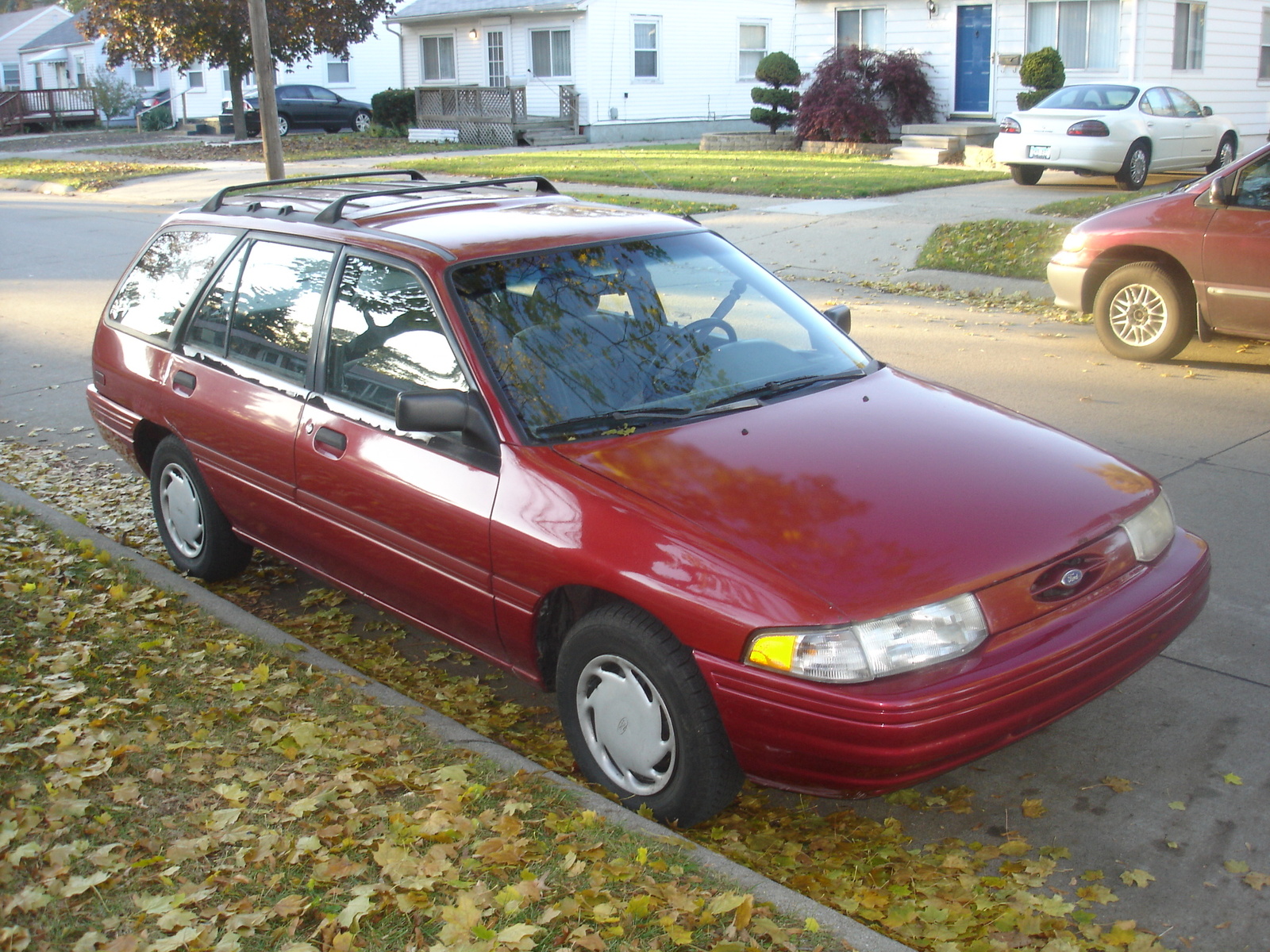 1993 Ford escort lx wagon 4d