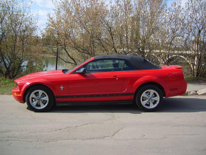 Ford mustang v6 convertible deluxe #6