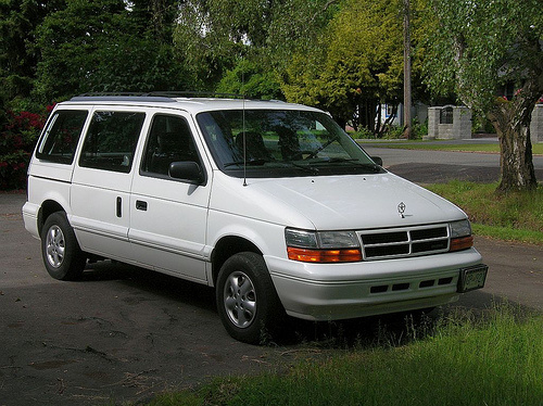 1995_dodge_caravan_3_dr_std_passenger_van-pic-6705009687711480327-1600x1200.jpeg