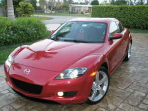 What are some standard features on the Mazda RX-8?