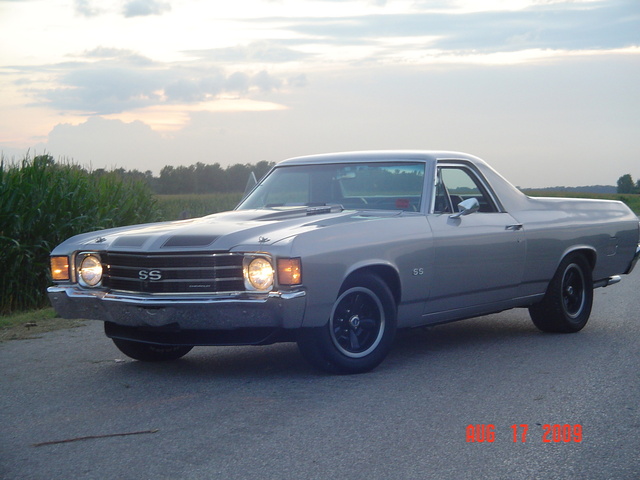 Chevrolet el Camino серого цвета