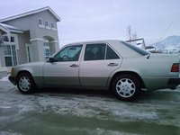 1993 Mercedes-Benz 400-Class Picture Gallery
