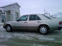 1993 Mercedes-Benz 400-Class Overview