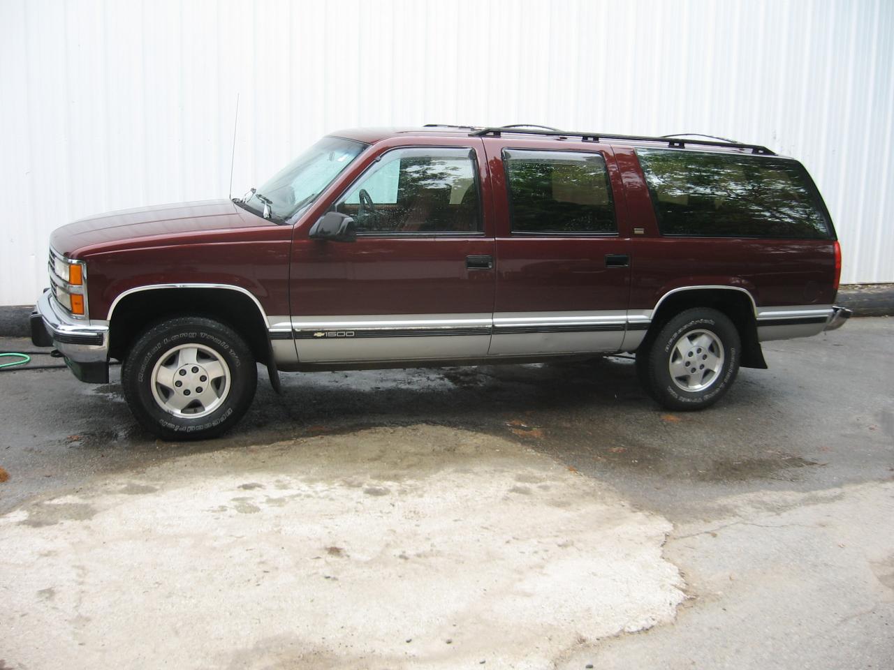 Chevrolet Suburban 2500