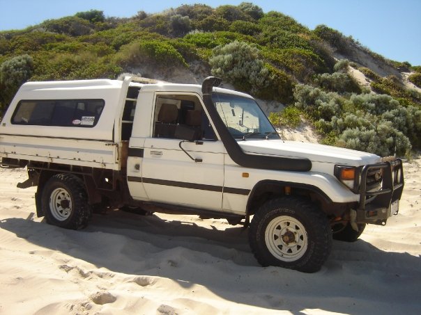 Toyota Land Cruiser 76 Pickup