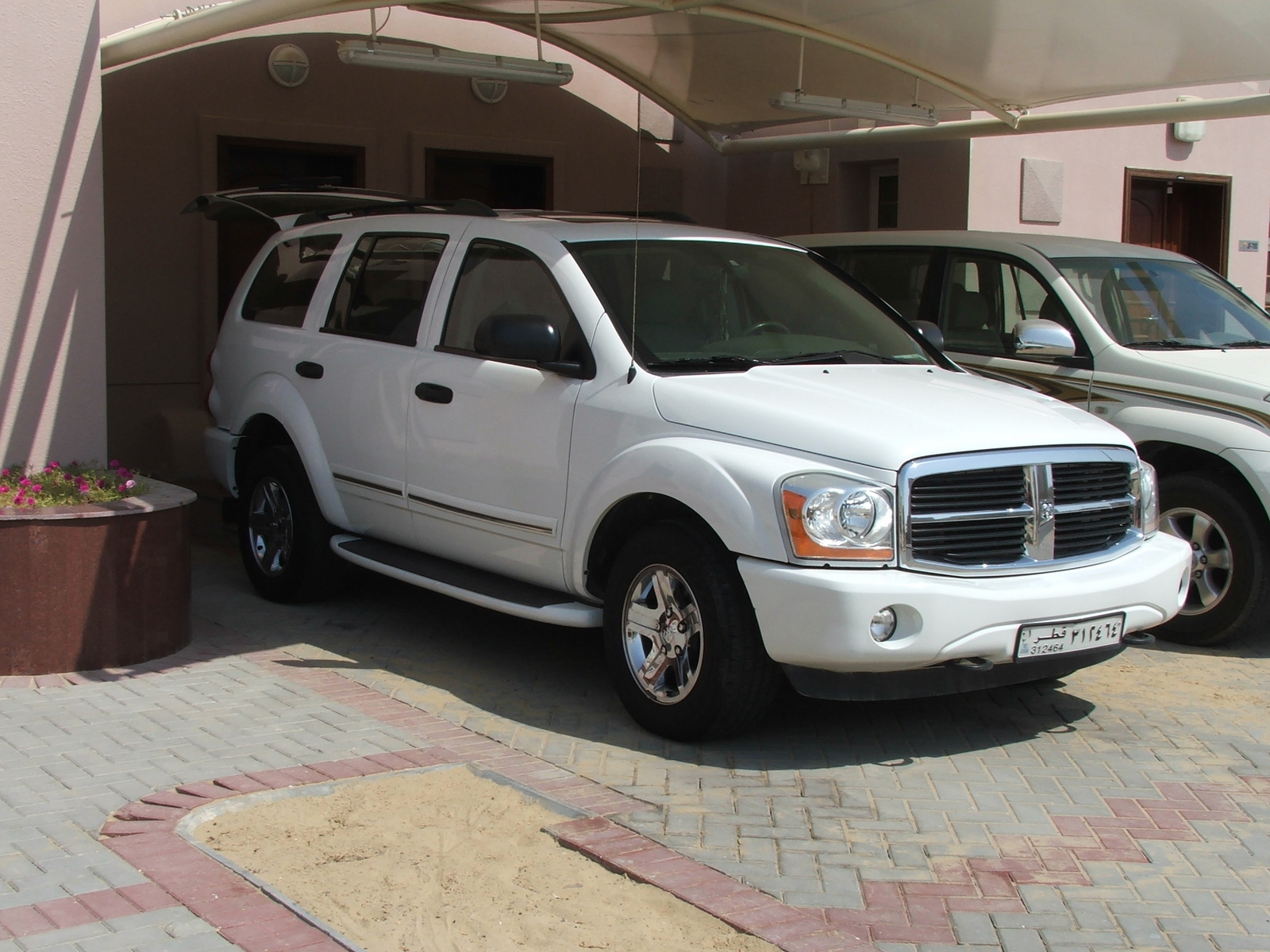 2005 dodge durango 5.7 hemi oil capacity