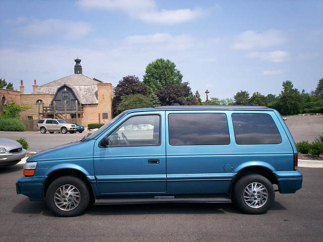 chrysler minivan 1995