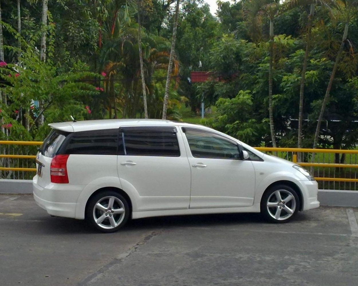  2004  Toyota  Wish  Overview CarGurus