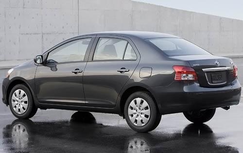 2011 Toyota yaris standard features