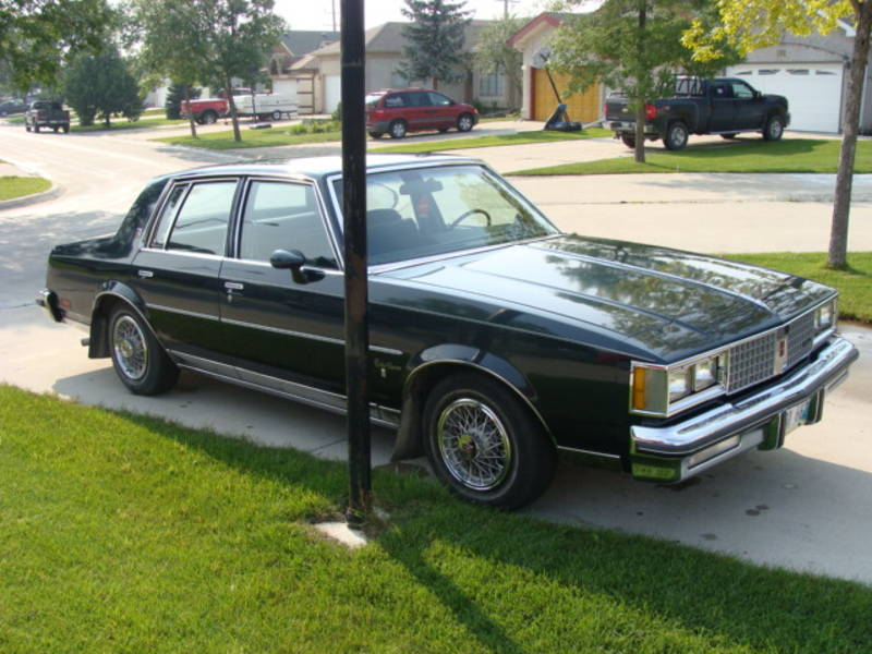 Oldsmobile Cutlass 1982 Supreme Classic. 