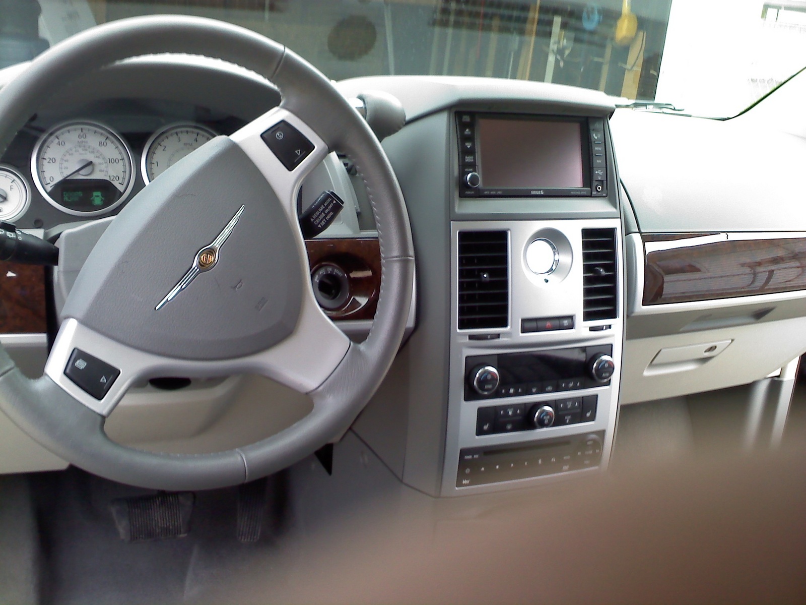 Chrysler Town Country 2008 салон