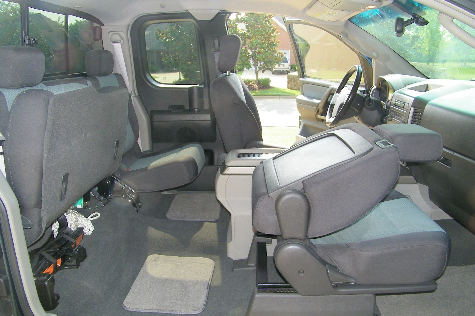 2004 Nissan Titan Interior