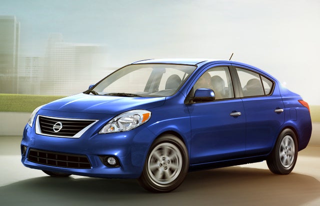 What are the pros and cons of the Nissan Versa?