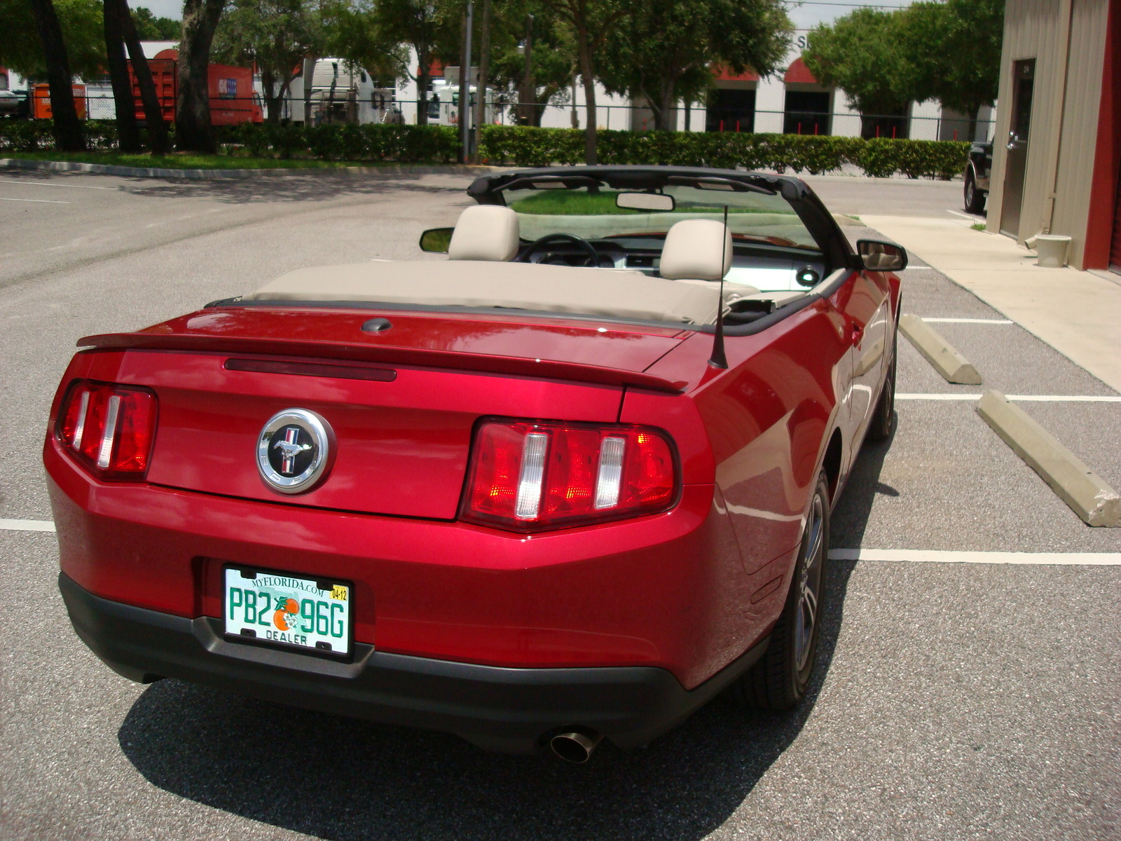 2010 Ford mustang v6 premium convertible #5