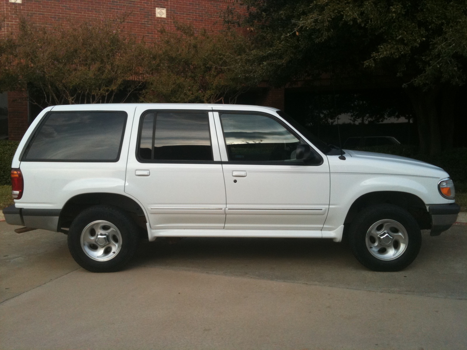 1998 Ford explorer limited review