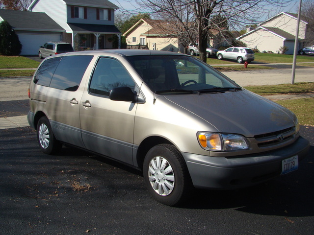 2000 toyota sienna van