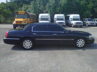 2005 Lincoln Town Car Overview 2005 Lincoln Town Car Overview
