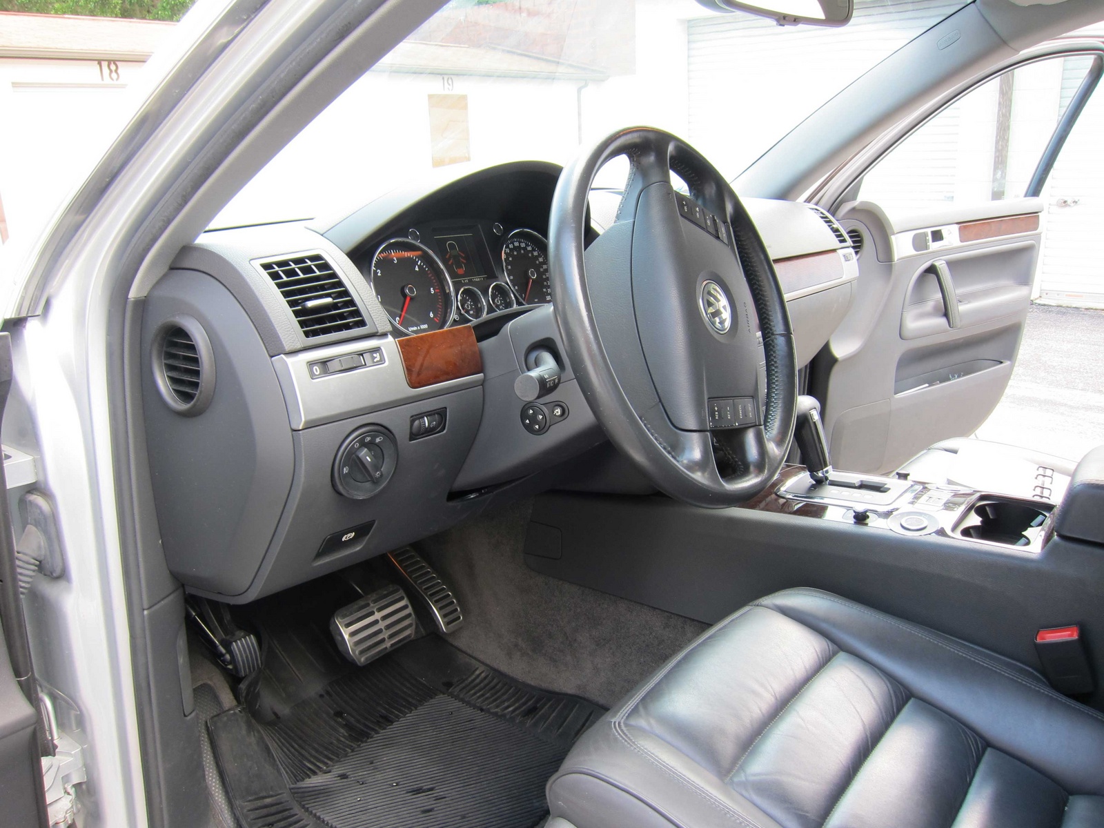 2004 Volkswagen Touareg - Interior Pictures - CarGurus