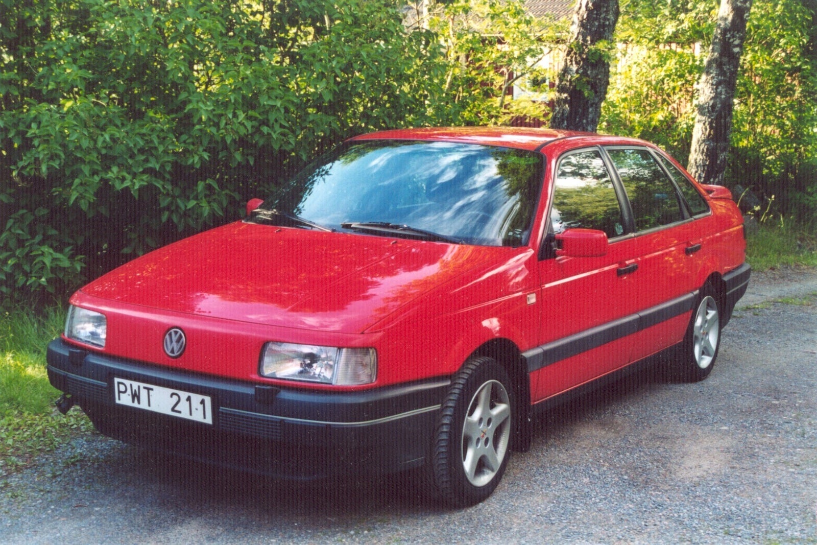 Купить фольксваген в4. Volkswagen Passat b3 седан красный. Фольксваген Пассат 1993. Фольксваген Пассат 1993 красный. Фольксваген Пассат б3 1993.