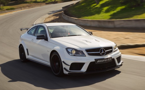 Are the reviews favorable for the 2010 Mercedes Benz C300 4Matic?