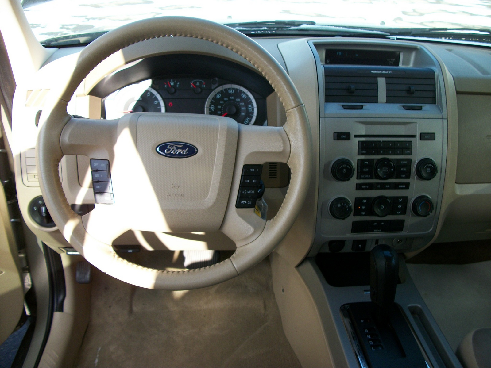 2010 Ford escape xlt interior colors #3