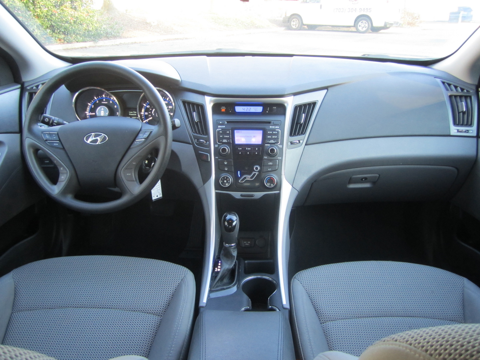 Hyundai sonata механика. Hyundai Sonata 2011 салон. Hyundai Sonata 2011 Interior. Hyundai Sonata 2011 Fe. Hyundai Sonata 2011 год салон.