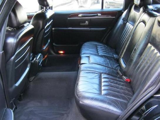 2004 Lincoln Town Car - Interior Pictures - CarGurus