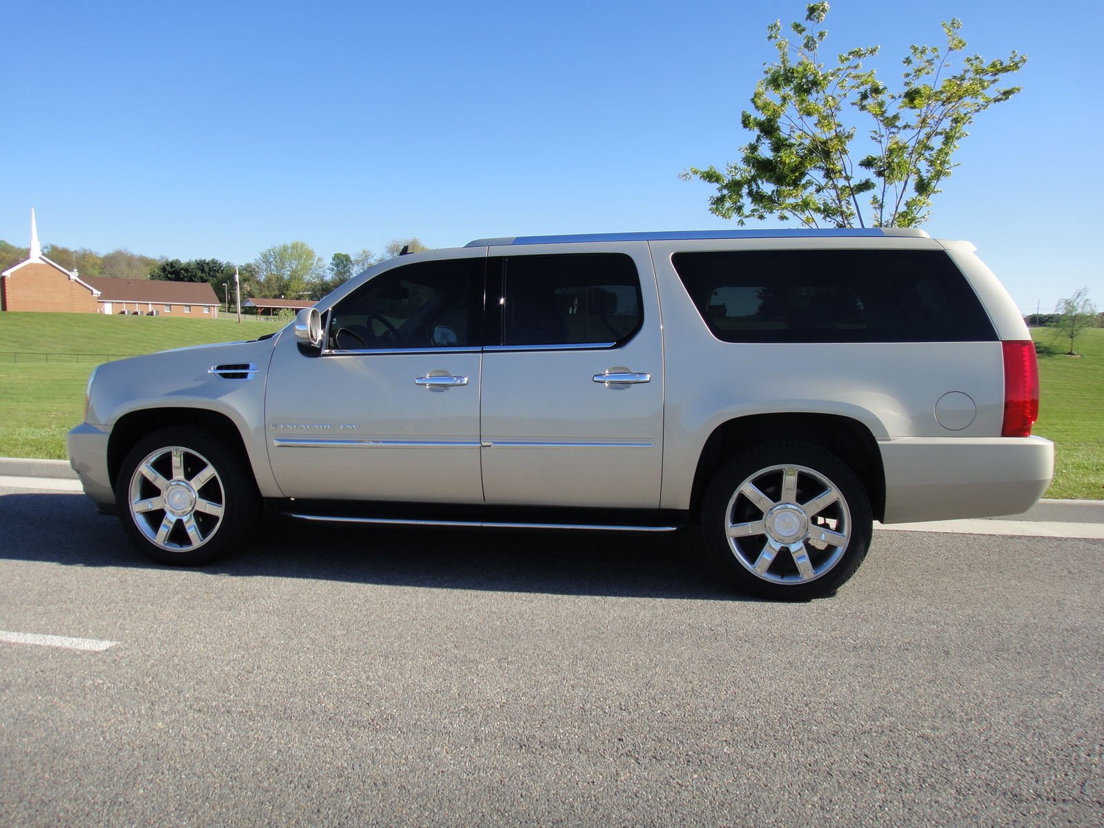 Cadillac escalade esv отличия