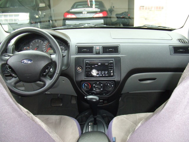 2006 Ford Focus Sedan 4D ZX4 SE Specs and Performance ...