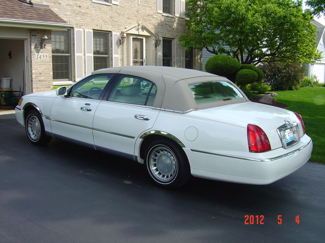 2001 lincoln town car cartier