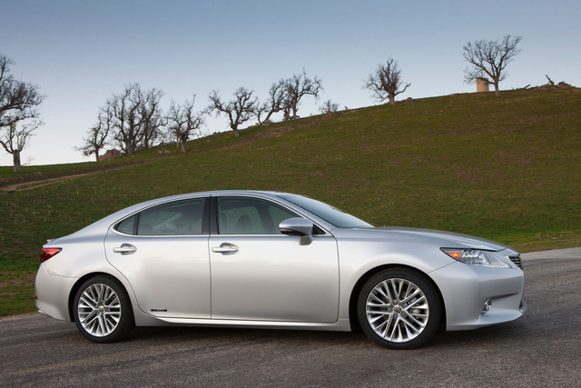 2013 Lexus ES 300h Test Drive Review - CarGurus