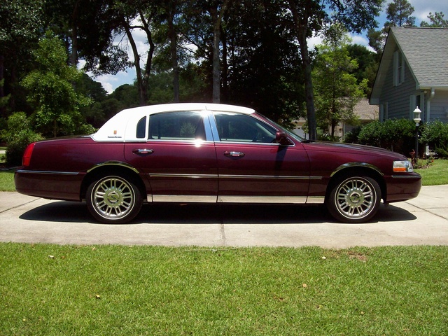 2011 Lincoln Town Car Pictures Cargurus