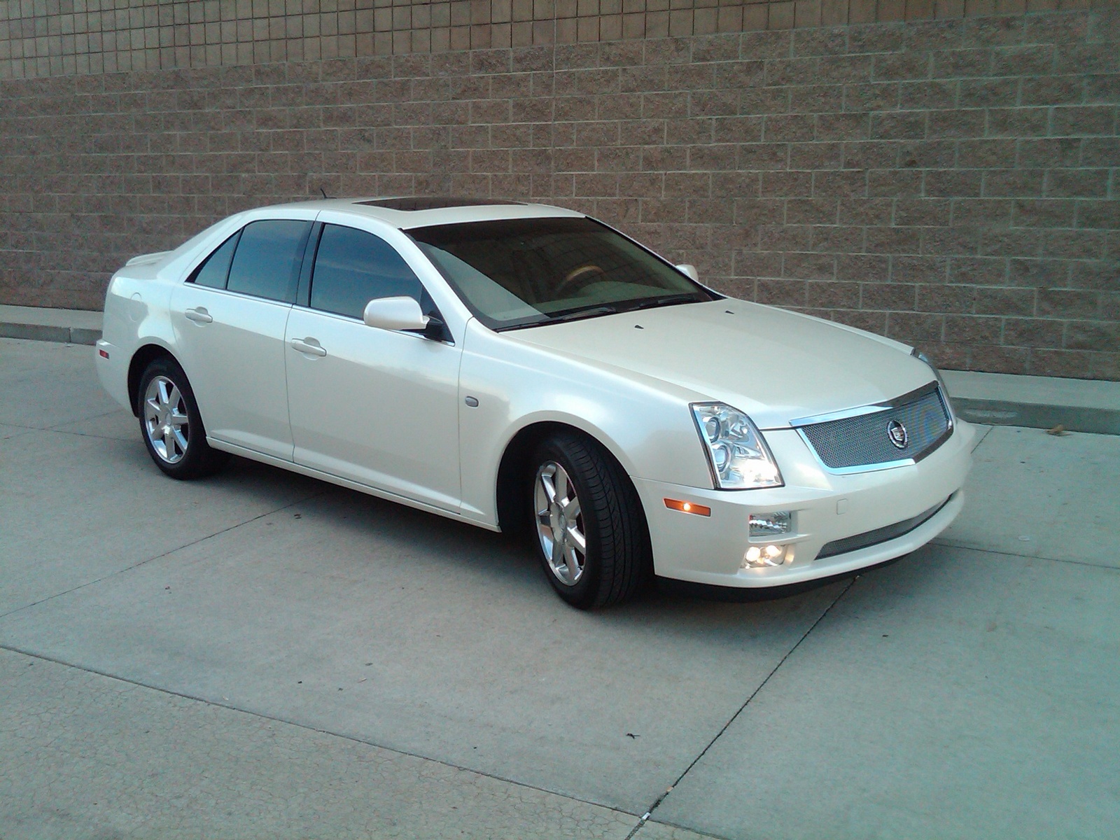 Cadillac 2005. Кадиллак STS 2005. Кадиллак СТС 2005. Кадиллак седан 2005. Кадиллак седан 2005 года.