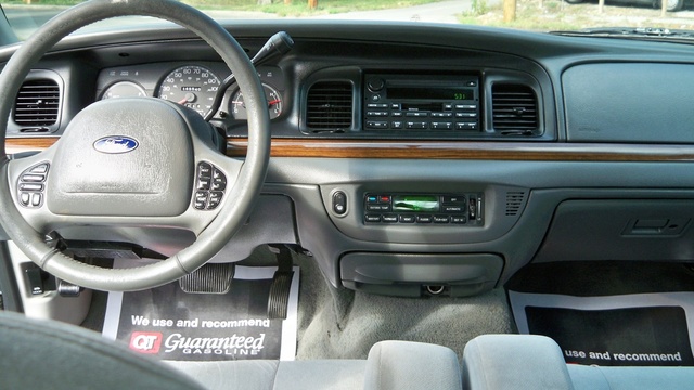 2003 Ford Crown Victoria - Interior Pictures - CarGurus