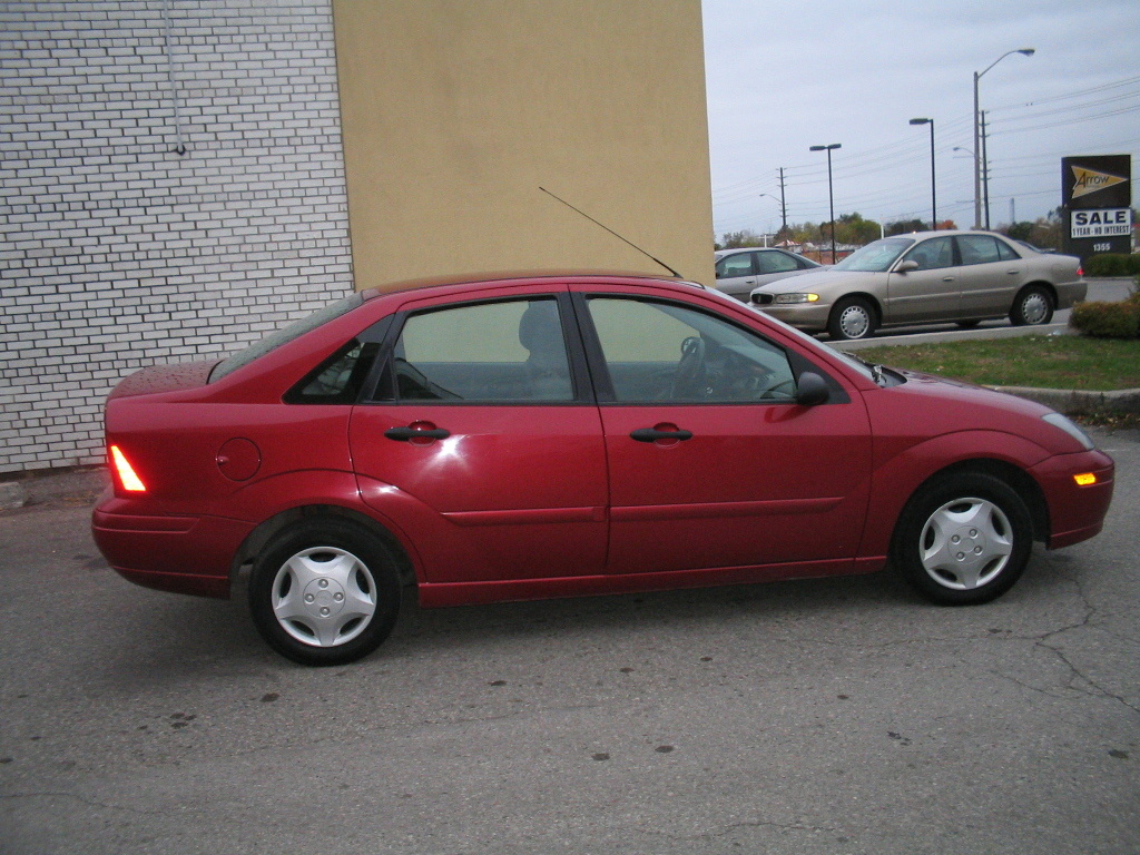 2003 ford focus tire size