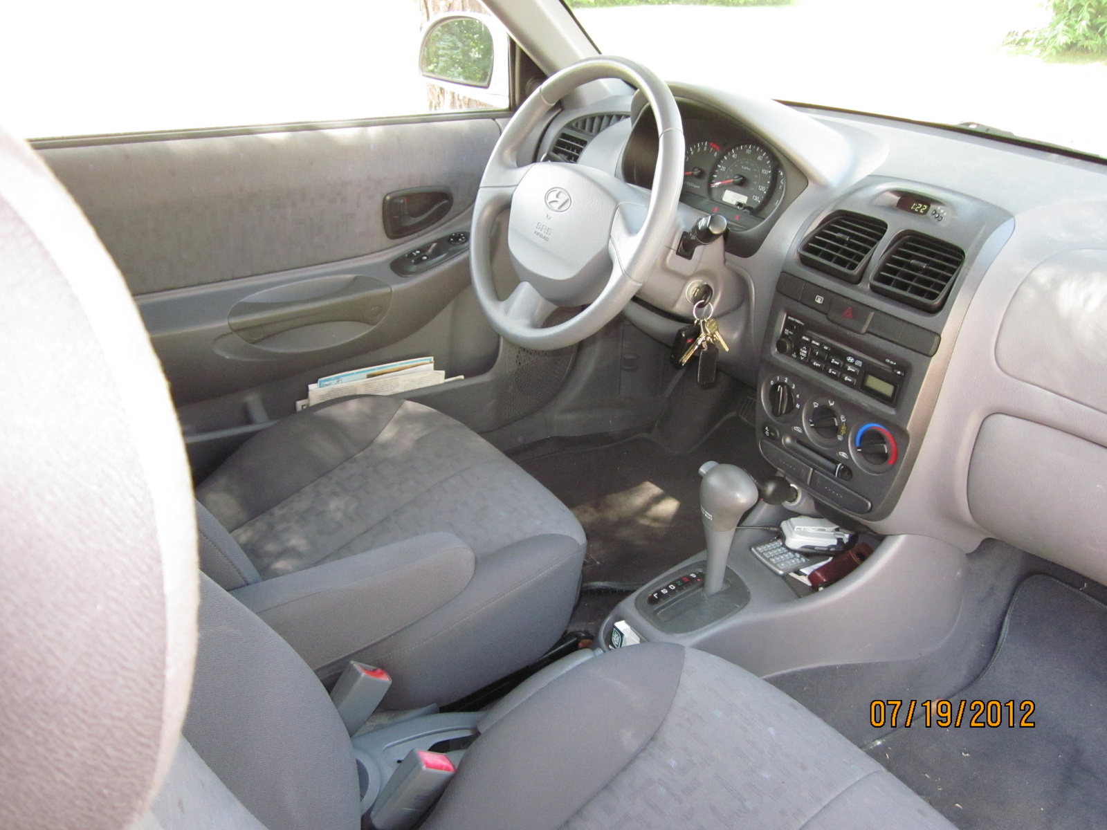 2003 Hyundai Accent - Interior Pictures - CarGurus