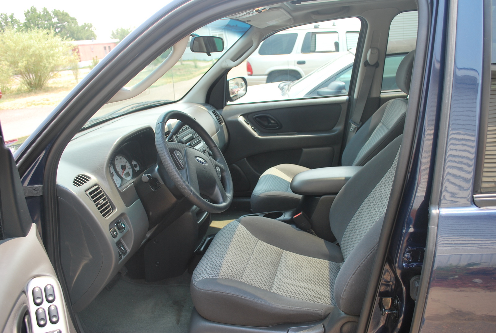 Ford escape xlt 2004 model #7