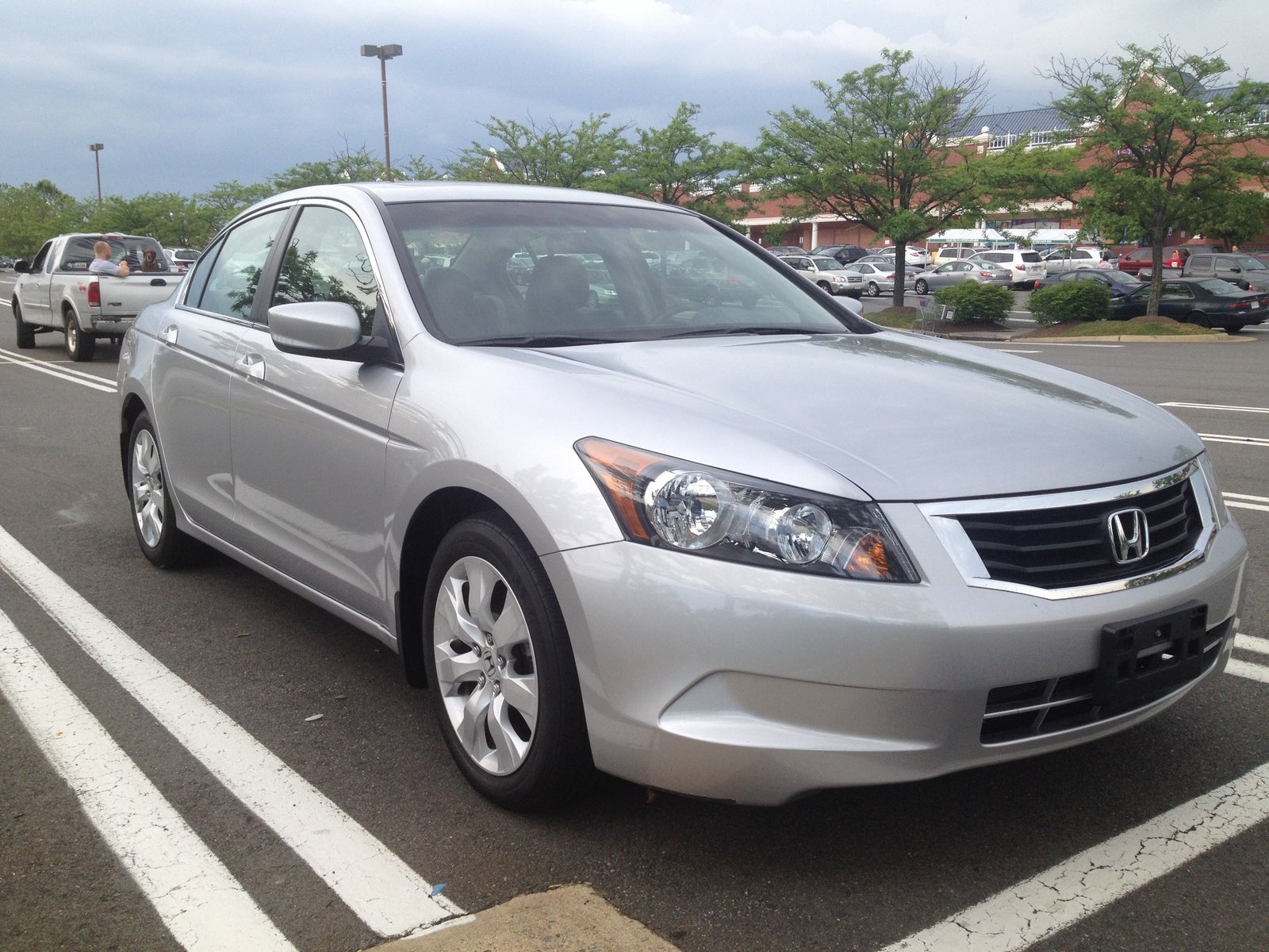 The 2009 honda accord's engines stand out in the midsize sedan class a...